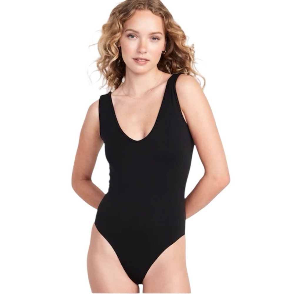 ❤️ 🆕 BLACK V-Neck Body Suit Size M